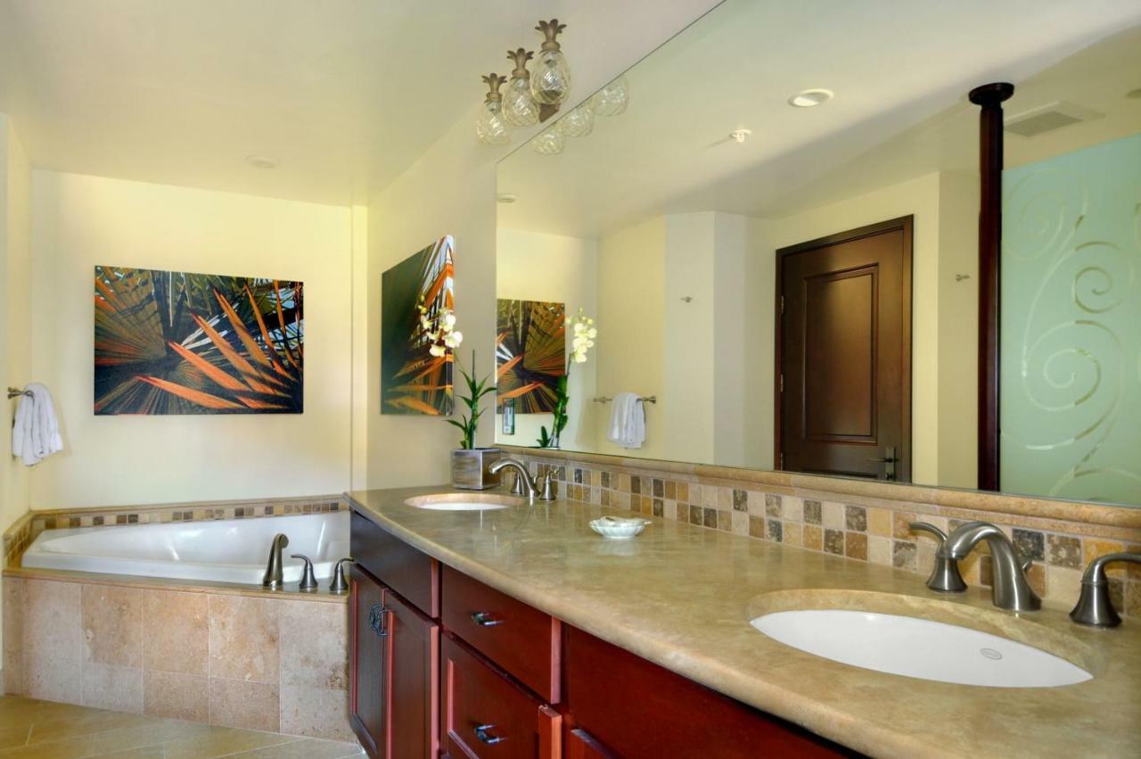 Waipouli Beach Resort Penthouse Exquisite Ocean & Pool View Condo! Kapa'a Luaran gambar